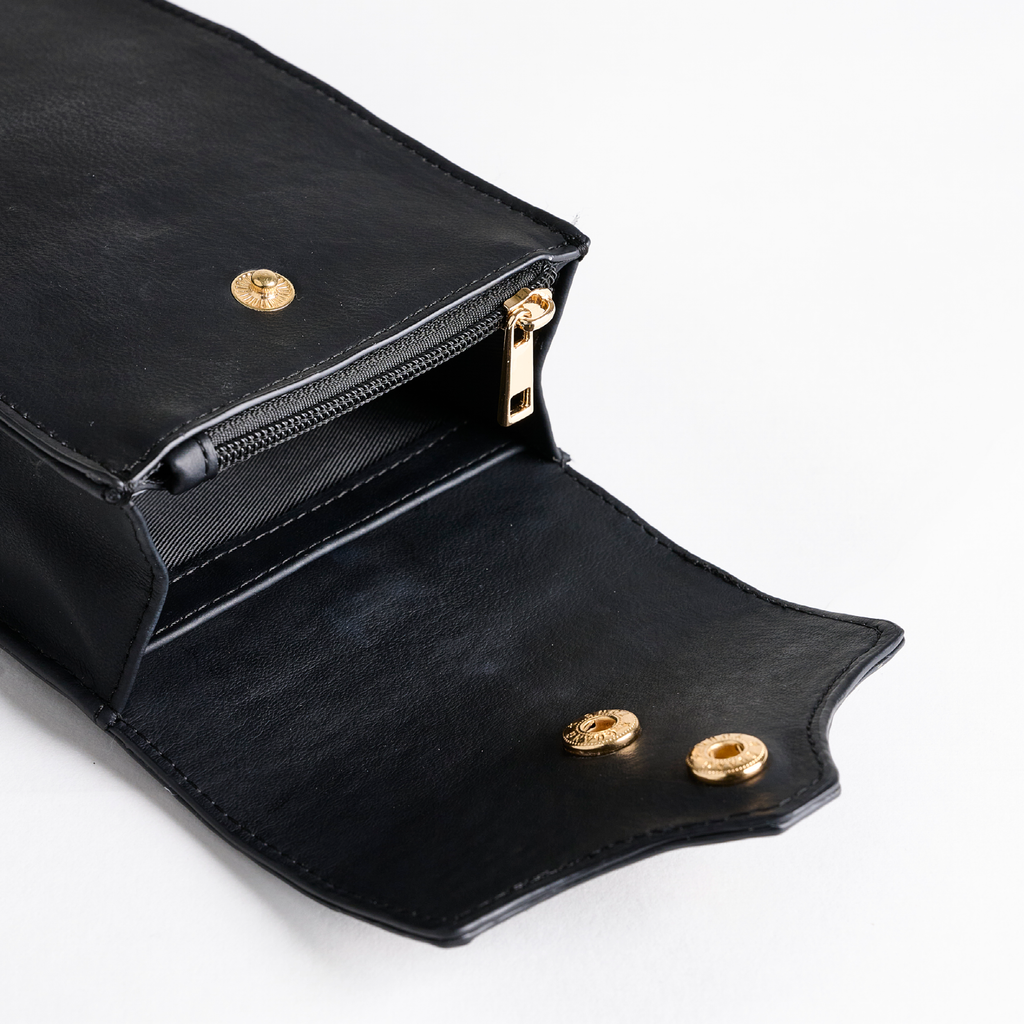 Smartphone-Tasche mit kleinen Staufächern